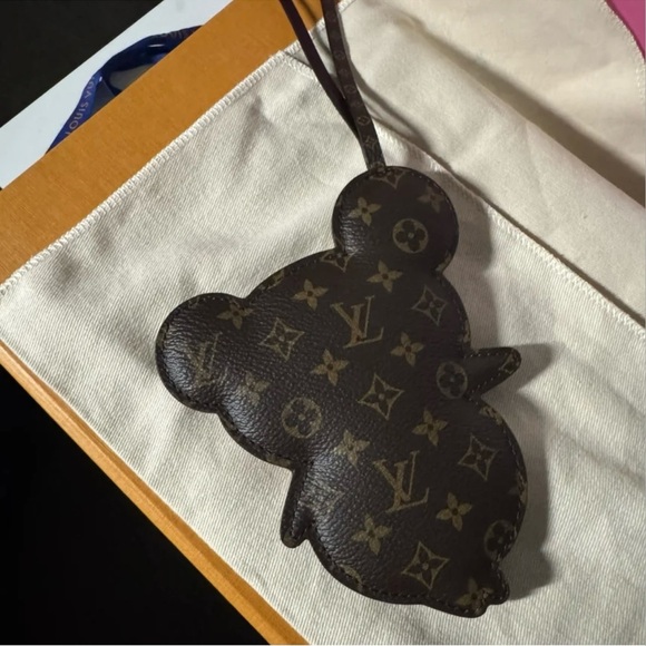 Louis Vuitton x Murakami NWT Panda with Ribbon and Box and Dust Bag - Picture 2 of 5